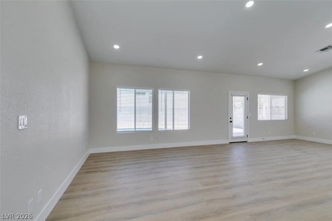 272 Grand Teton Drive photo 4