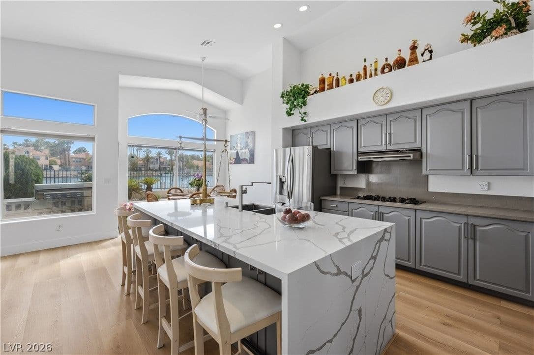 2933 Harbor Cove Drive photo 4