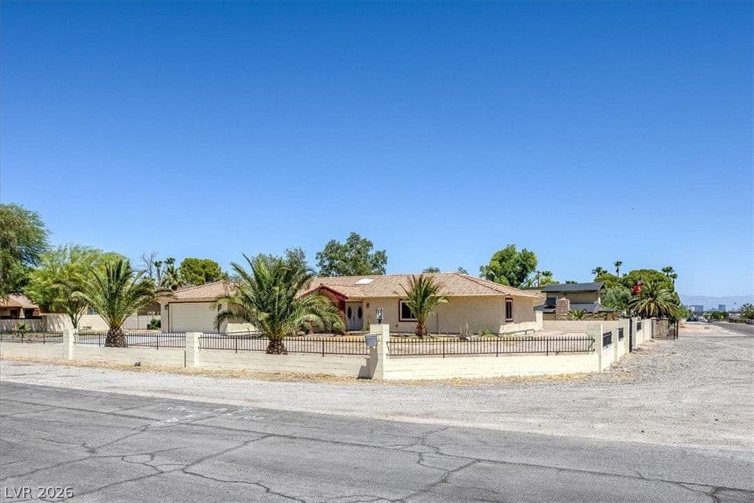 90 Levi Avenue photo 2