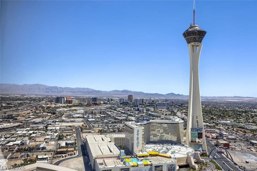 200 Sahara Avenue photo 3