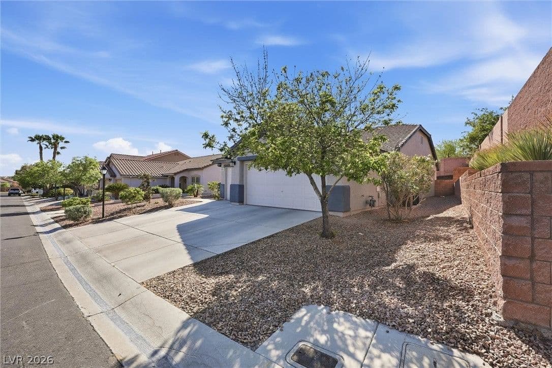 4045 Laurel Flat Court photo 3