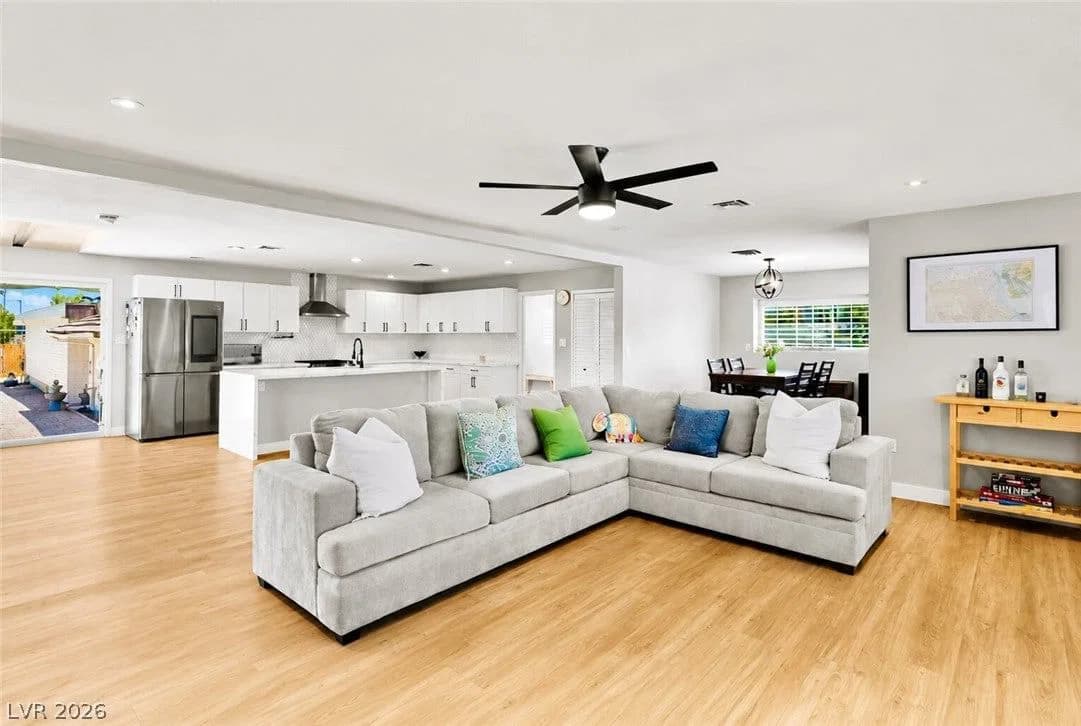 845 Kenny Way photo 3