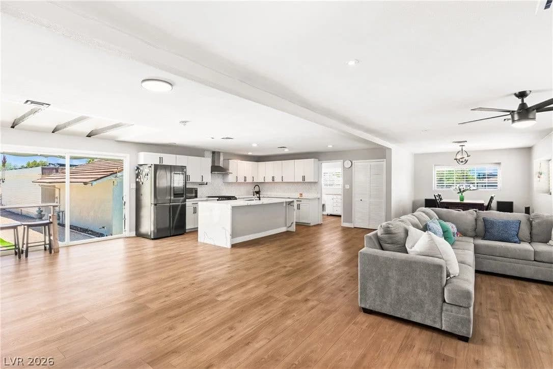 845 Kenny Way photo 4