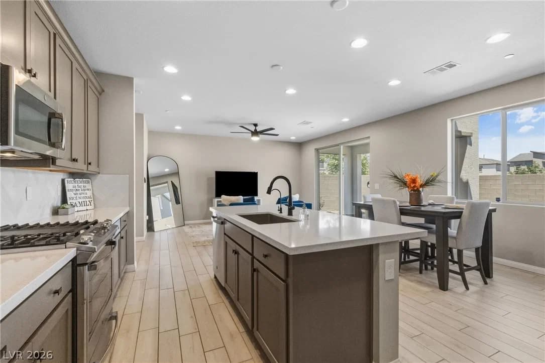 9452 Lunar Ray Street photo 5