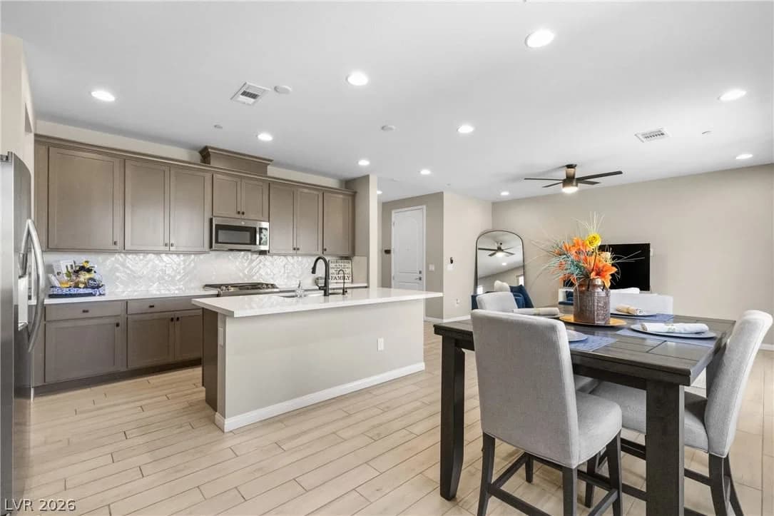 9452 Lunar Ray Street photo 4