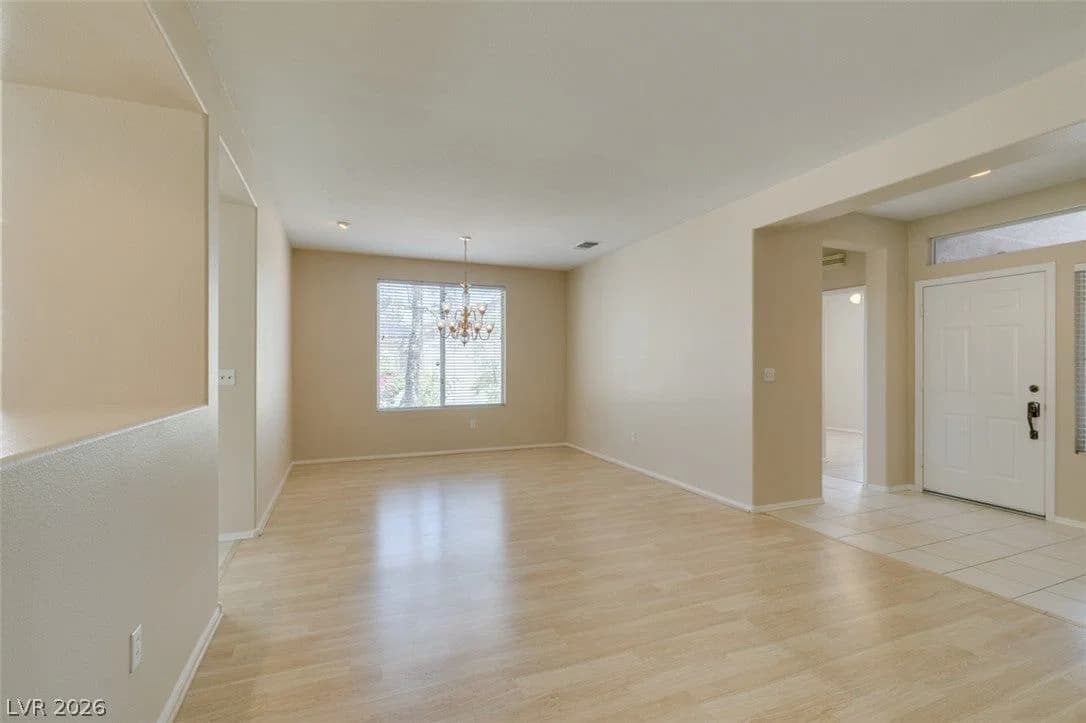 431 VINEWOOD Court photo 3