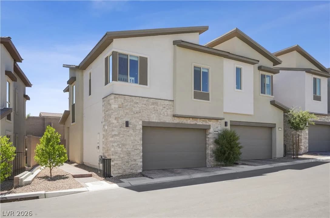 681 Infinity Ridge Street photo 2