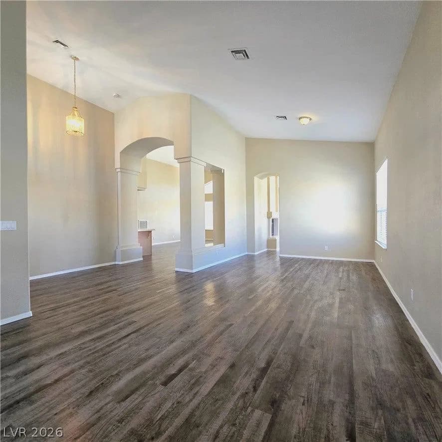 1445 Castle Crest Drive photo 4