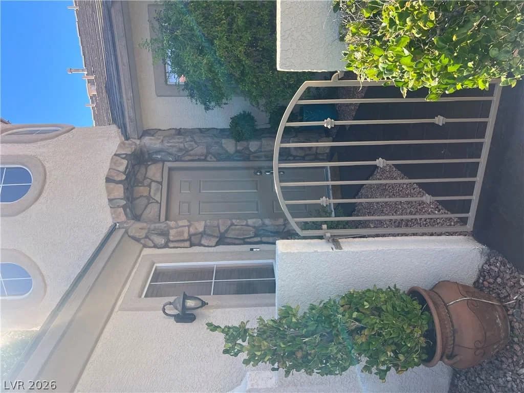 2284 Moresca Avenue photo 2