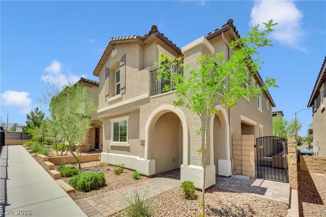 10691 Sariah Skye Avenue photo 2
