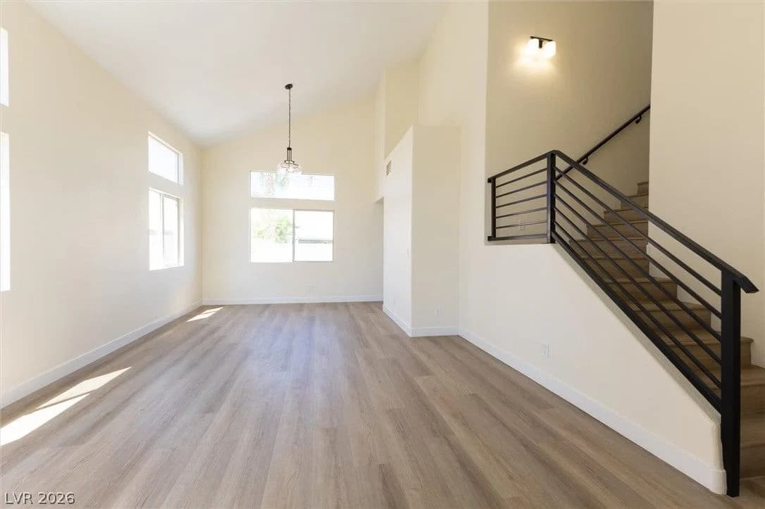 2050 Paterno Avenue photo 4