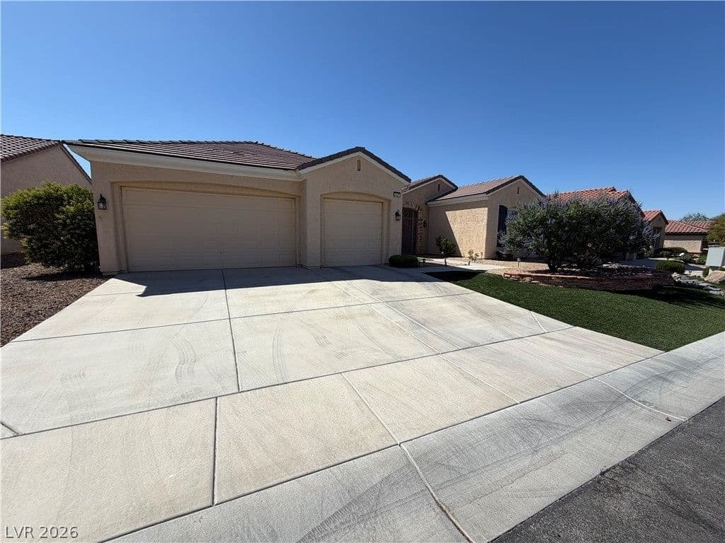 2127 Clearwater Lake Drive photo 2