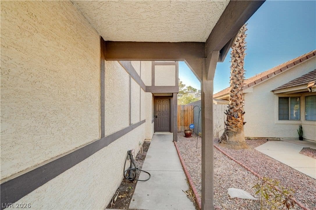 7141 Shadow Crest Drive photo 2