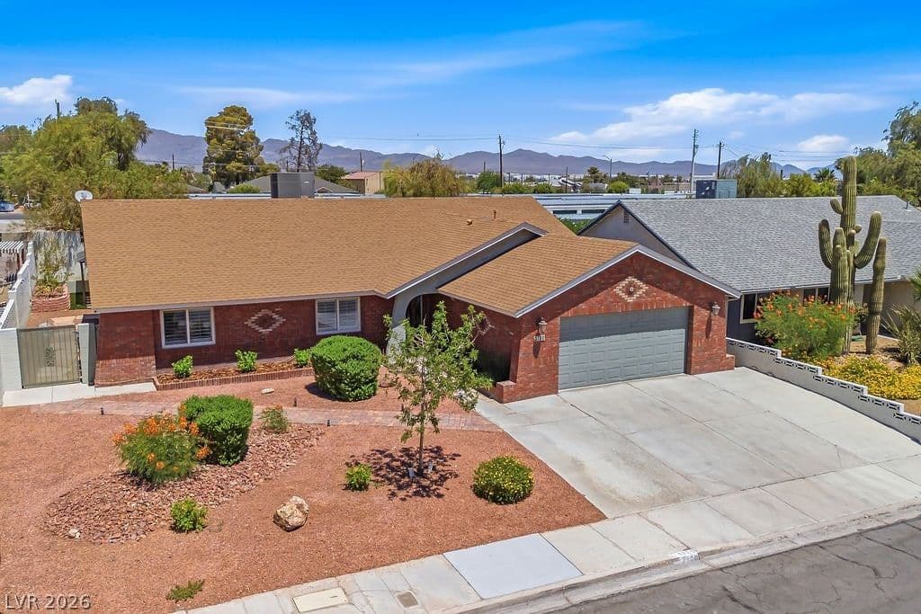 3700 Briarglen Lane photo 2