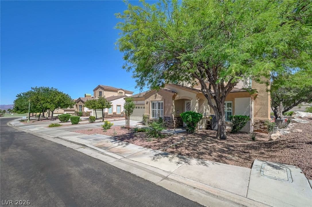 203 Kaelyn Street photo 2