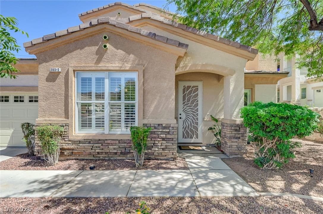 203 Kaelyn Street photo 4