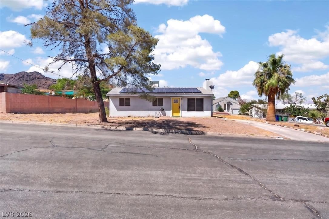 300 Lakeview Drive photo 2