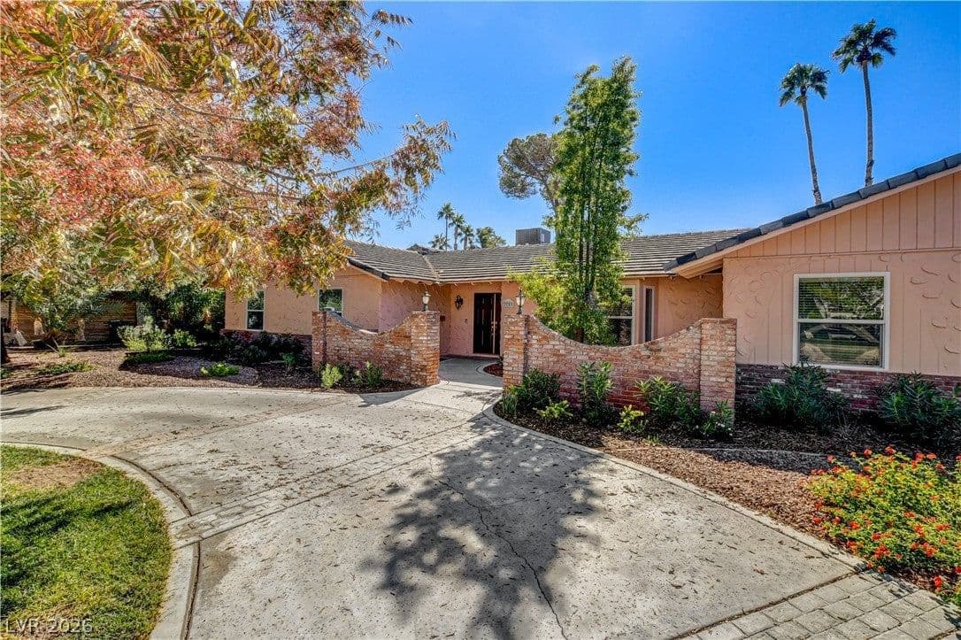 3753 Meadowcrest Drive photo 3