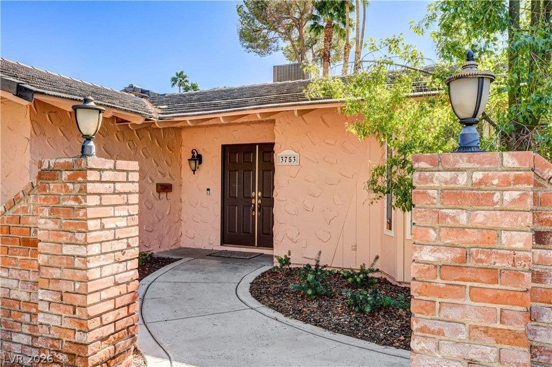3753 Meadowcrest Drive photo 5