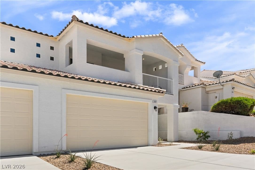699 Florence Drive photo 3