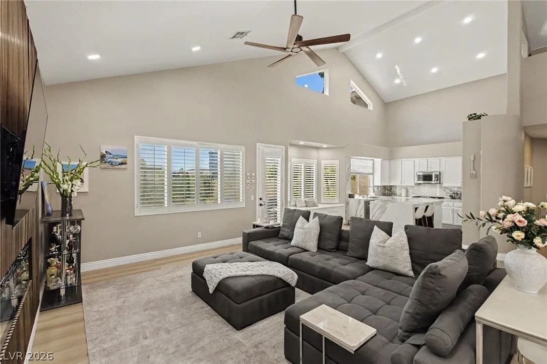 9521 Marina Valley Avenue photo 3