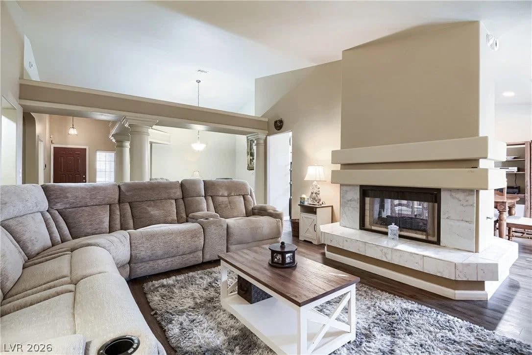 276 Plaza Carmelina Court photo 4