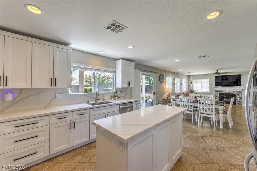 152 Welland Court photo 2