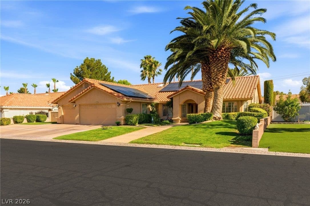 1611 Managua Drive photo 2