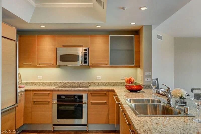 222 KAREN Avenue photo 5
