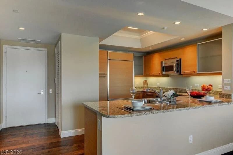 222 KAREN Avenue photo 4