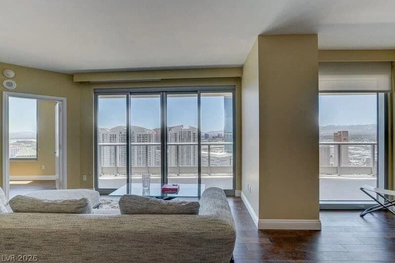 222 KAREN Avenue photo 2