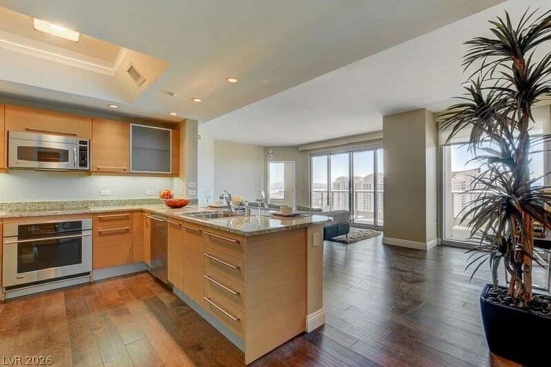 222 KAREN Avenue photo 3