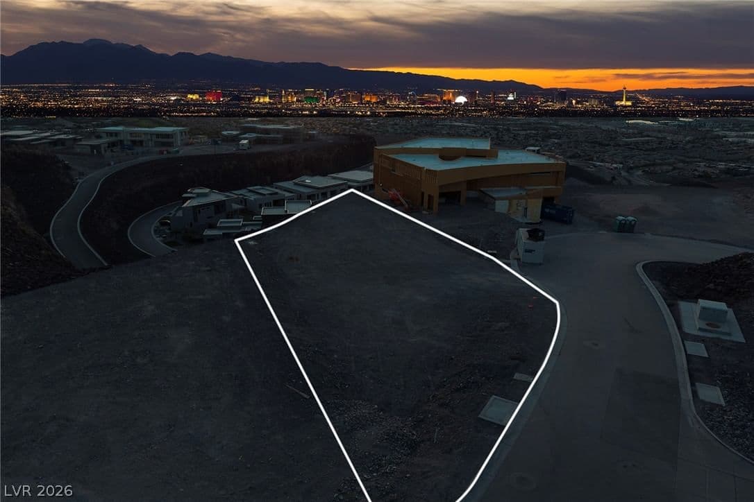 487 Rock Peak Drive photo 3