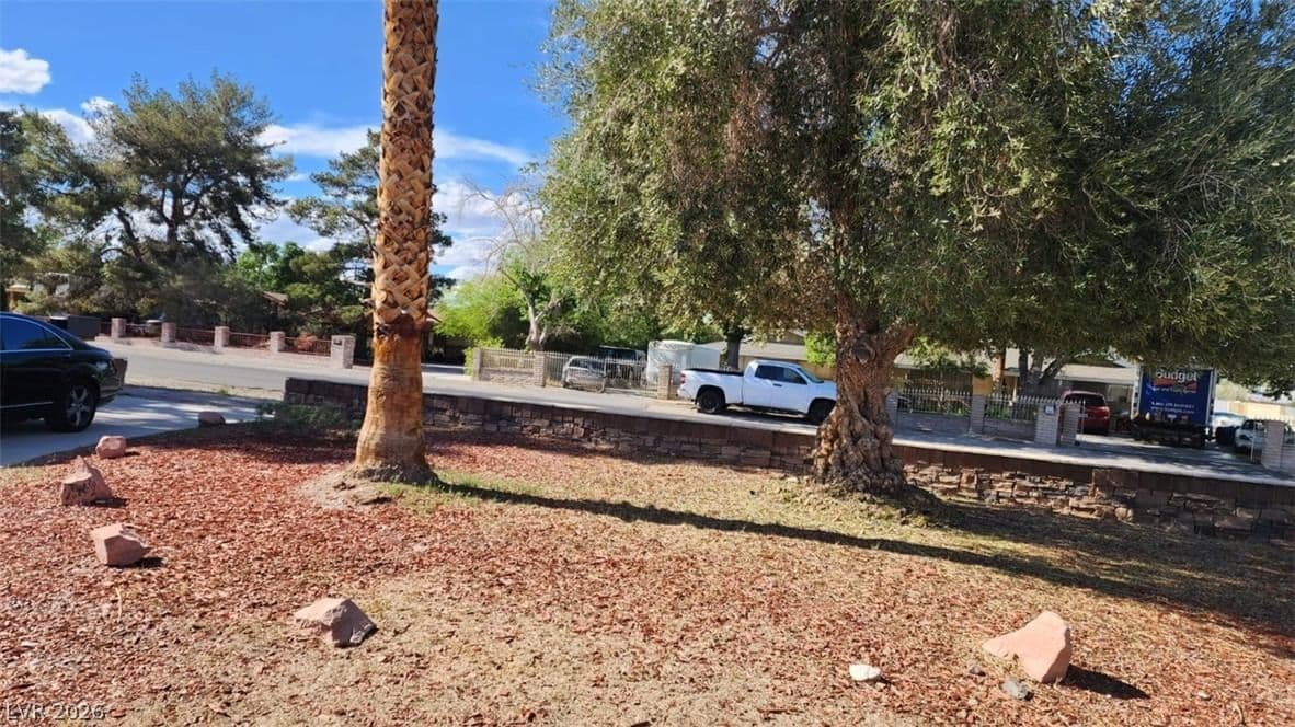 4897 Sawyer Avenue photo 4