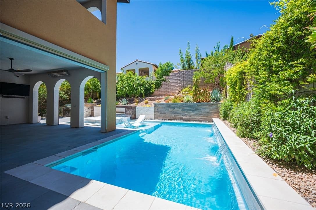 437 Beautiful Hill Court photo 4