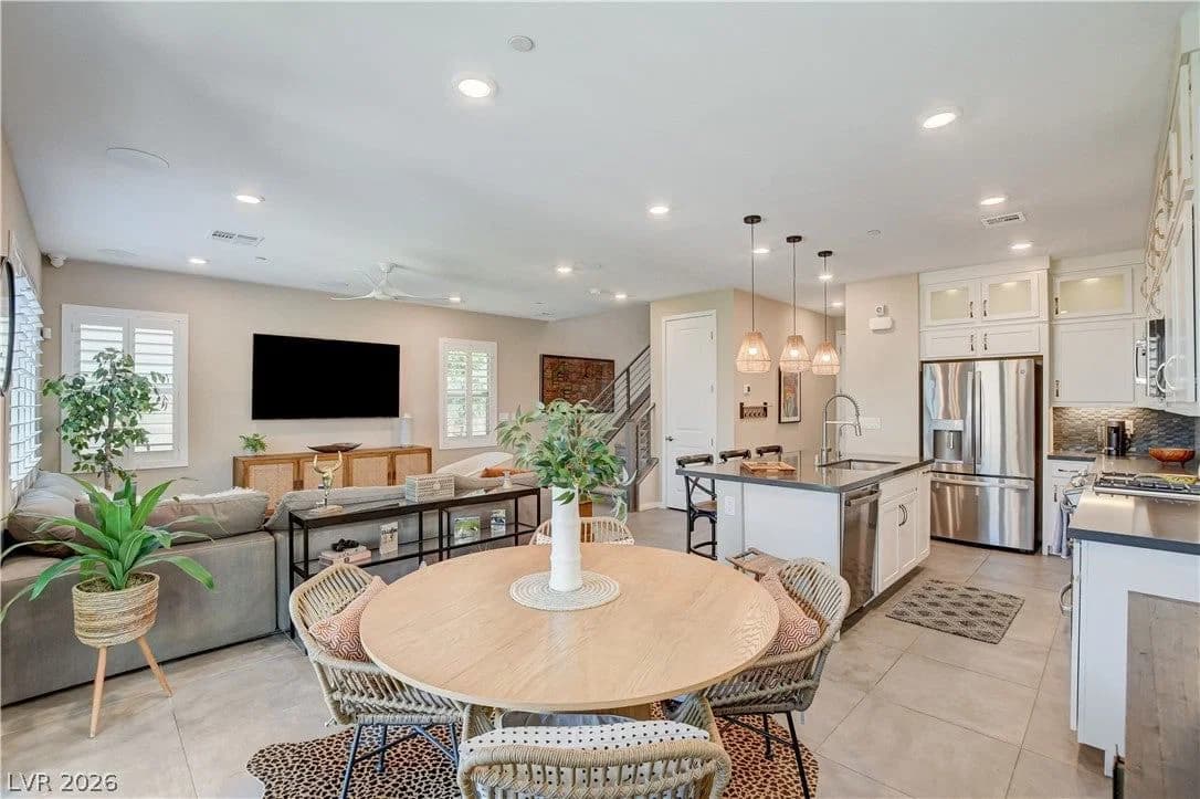 11532 Desert Hollow Avenue photo 2