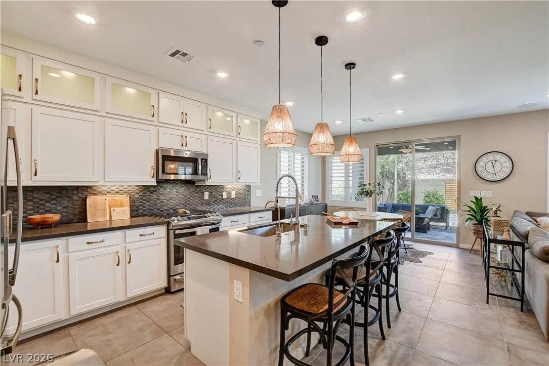 11532 Desert Hollow Avenue photo 5
