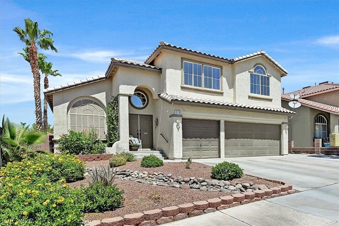 1579 Tangerine Rose Drive photo 2