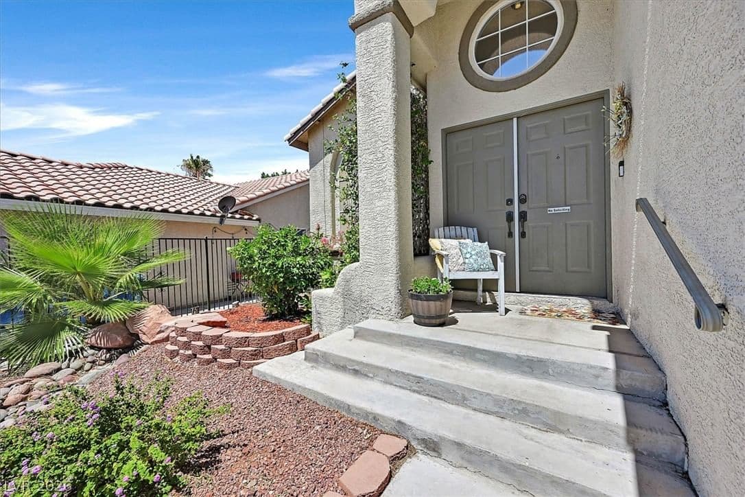 1579 Tangerine Rose Drive photo 3