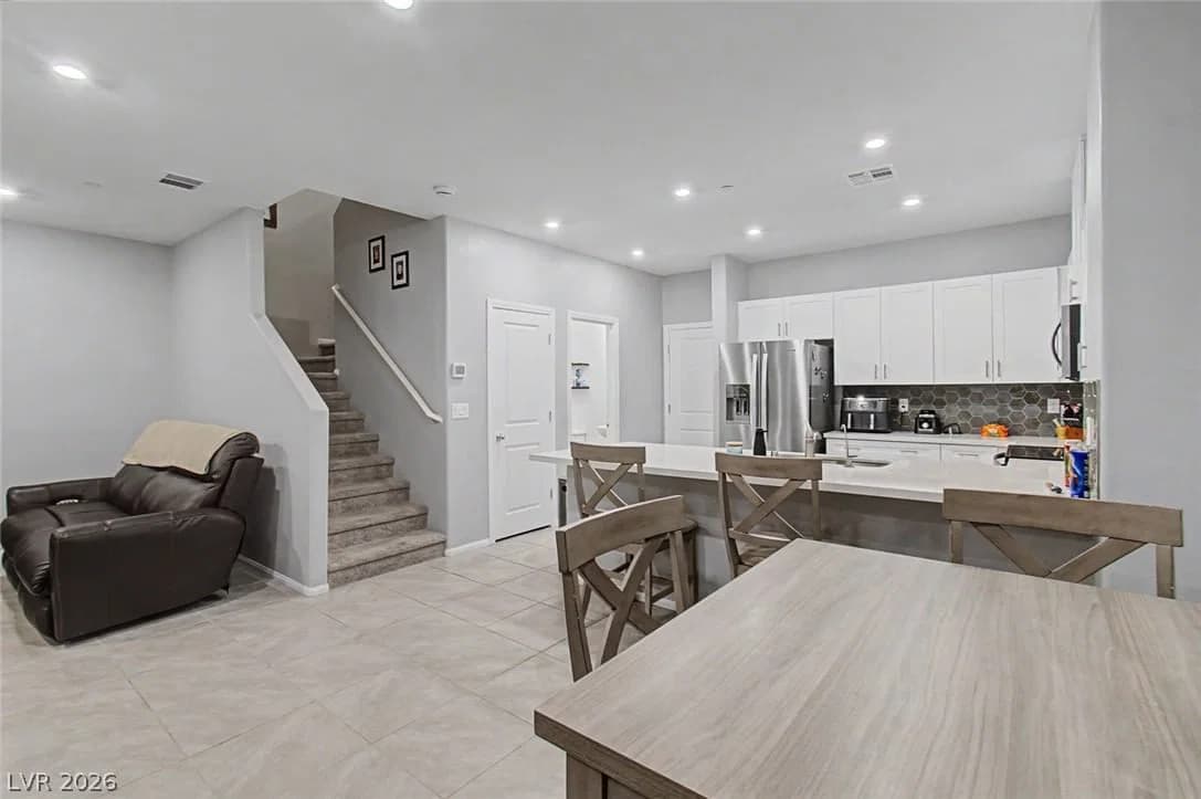 6740 Nimbus Avenue photo 3
