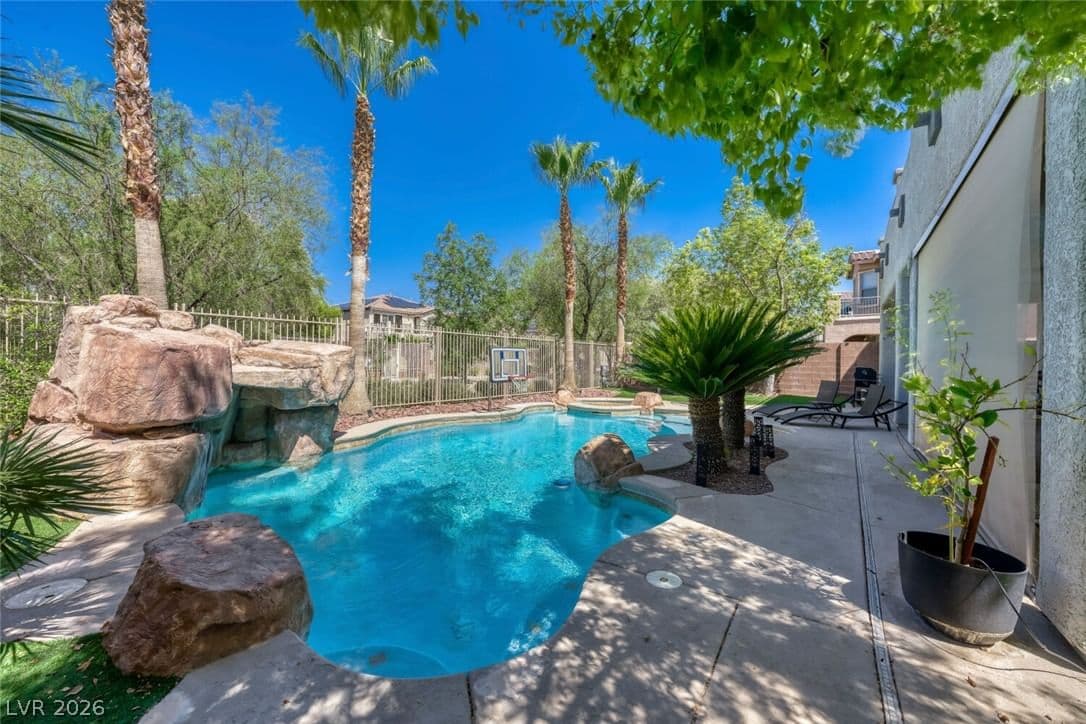 7017 Puetollano Drive photo 4