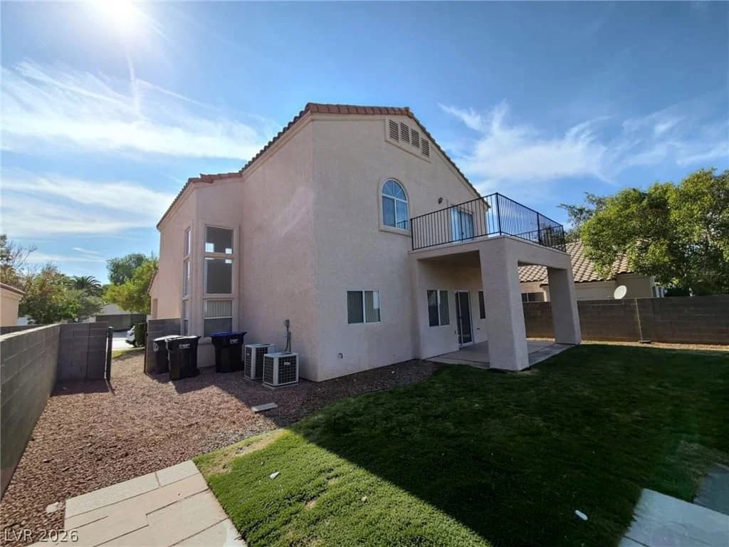 1240 Emerald Crest Street photo 4