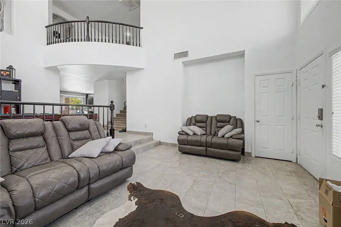 8633 Vivid Violet Avenue photo 3