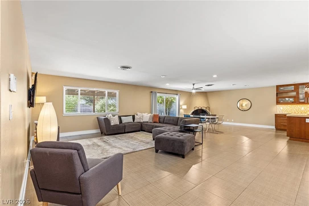 2813 Bryant Avenue photo 4