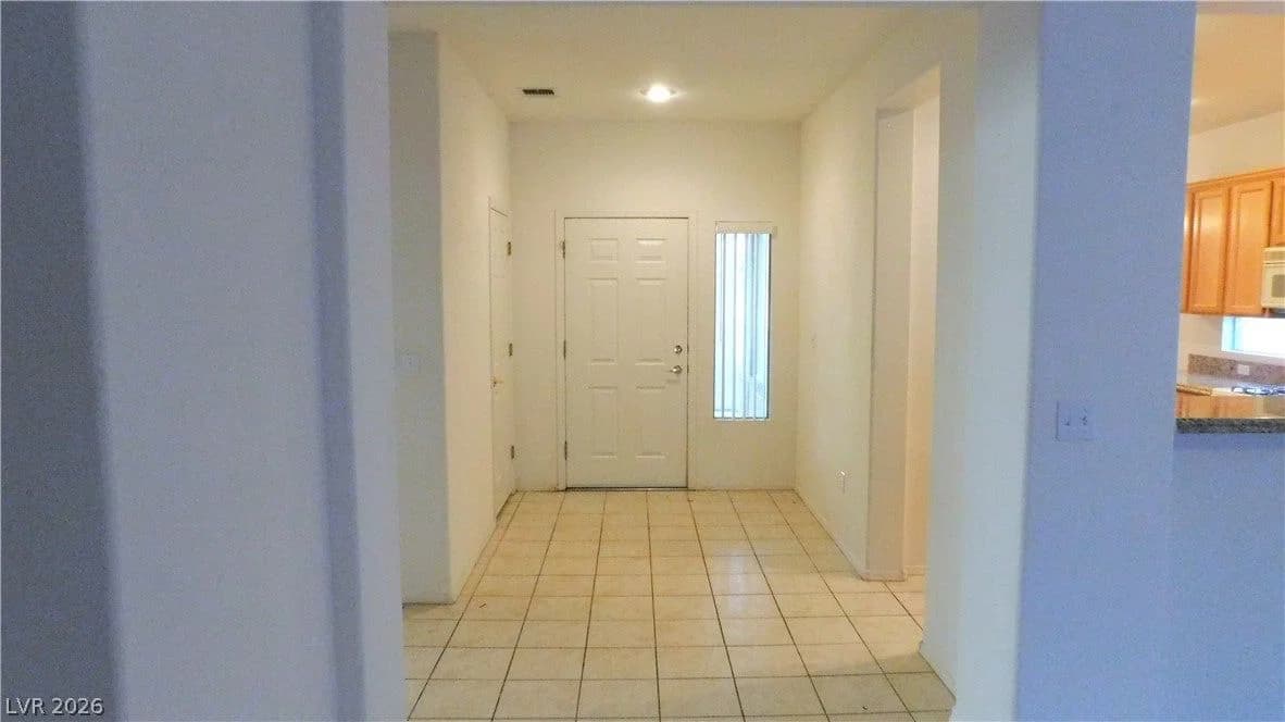 499 Elm Crest Place photo 4