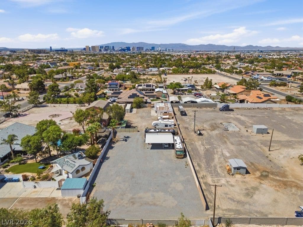 7996 La Cienega Street photo 4