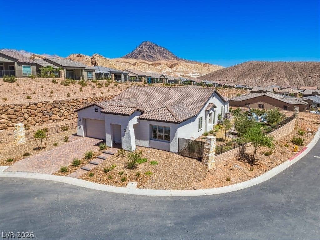 85 Crimson Stone Court photo 2