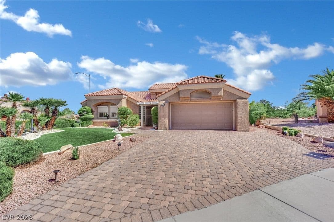 2808 Tumble Creek Court photo 4