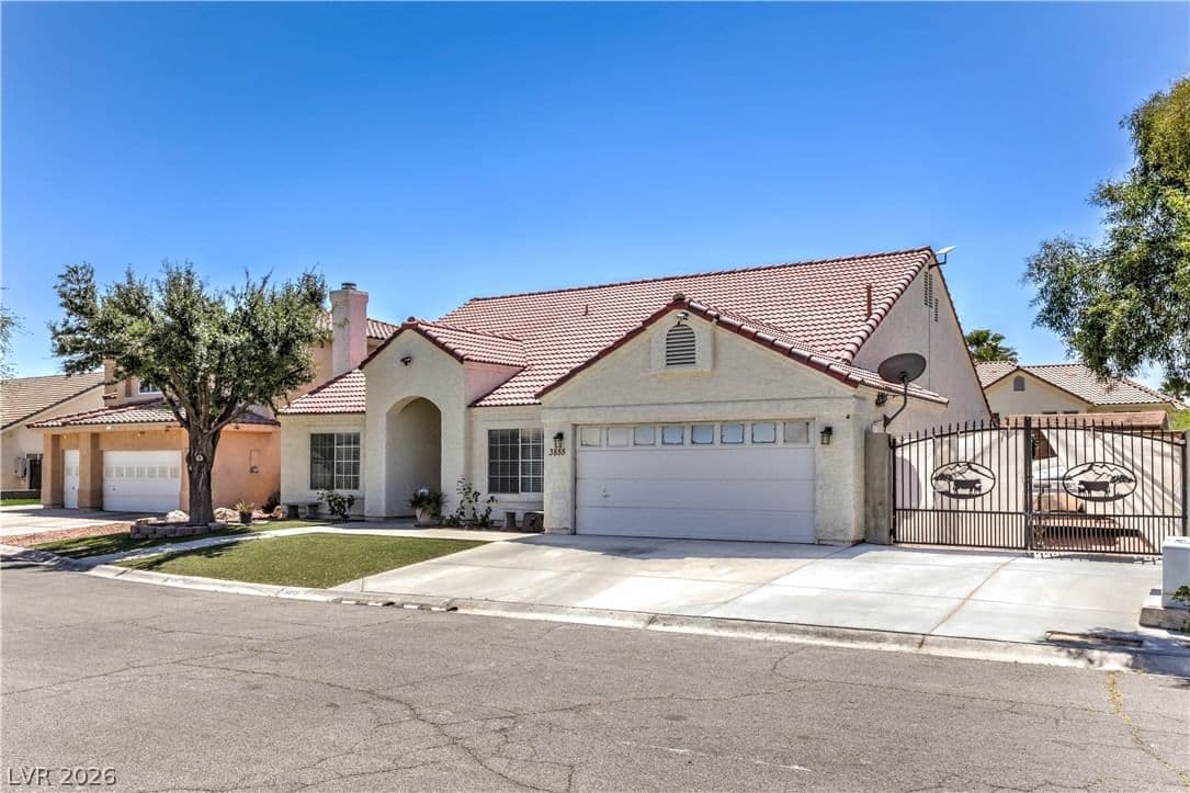 3855 Lorraine Lane photo 2