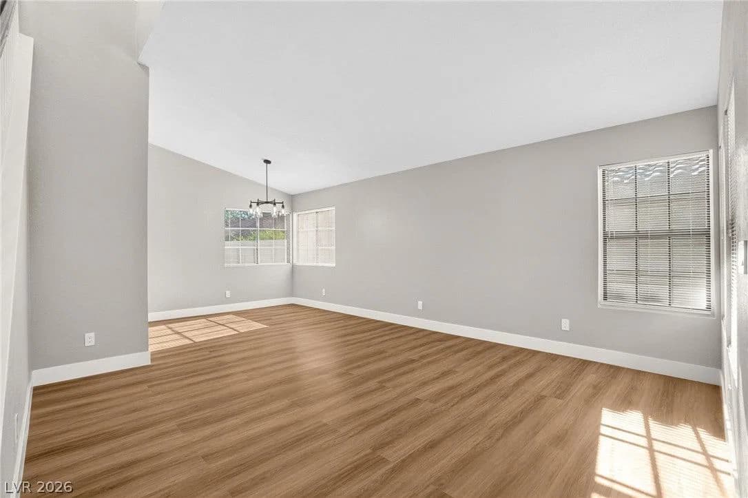 2532 Wolverton Avenue photo 3
